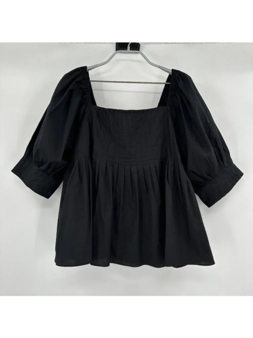 Pomander Place by Tuckernuck Black Shaye Blouse sz M Puff Sleeve Pleated PO